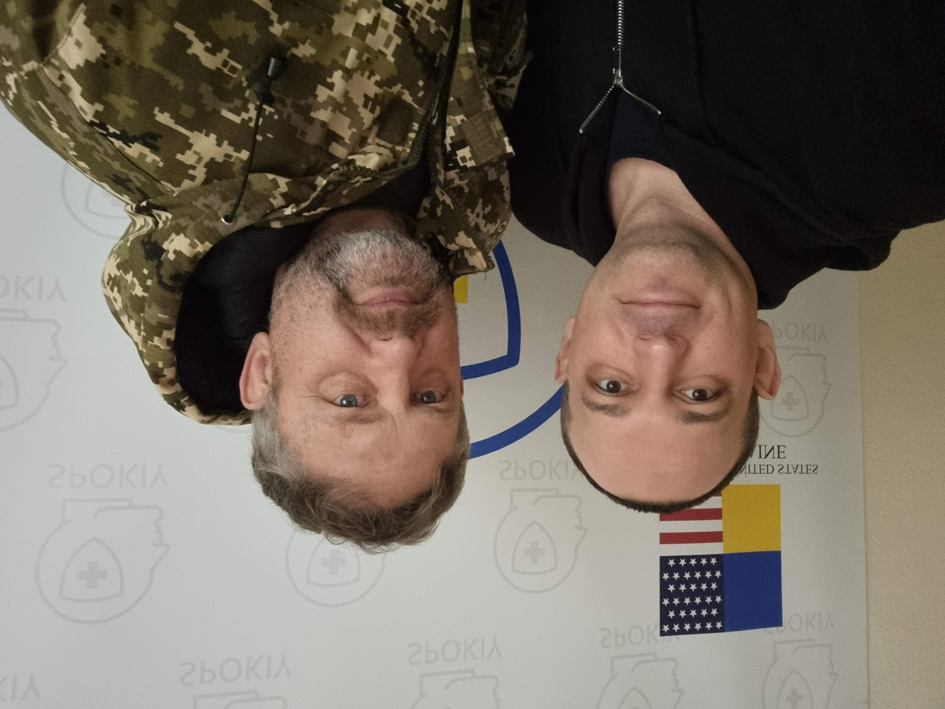 Andrii Vasyliev with a representative of the SPOKIY social project